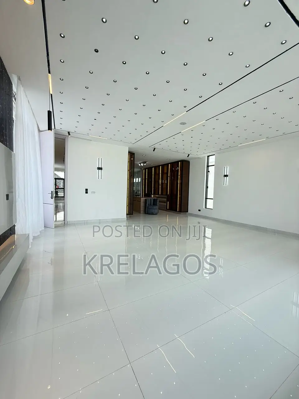 5bdrm Duplex in Chevron for sale in Chevron