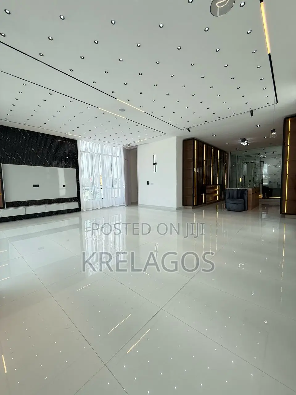 5bdrm Duplex in Chevron for sale in Chevron