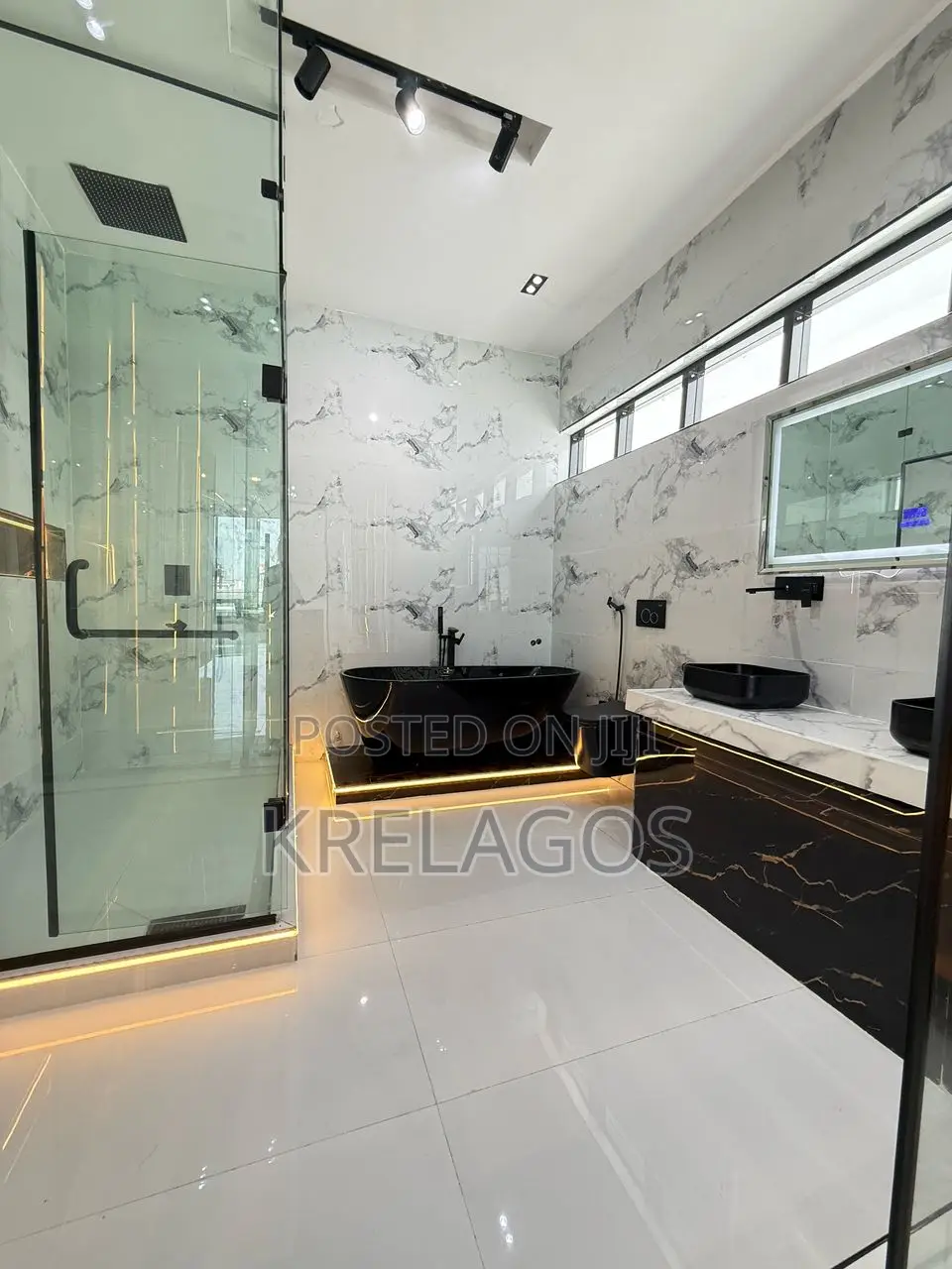 5bdrm Duplex in Chevron for sale in Chevron