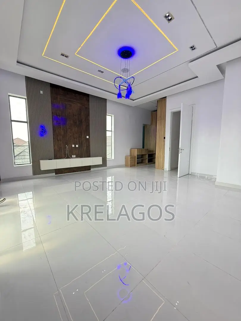 4bdrm Duplex in Ikota for sale in Ikota