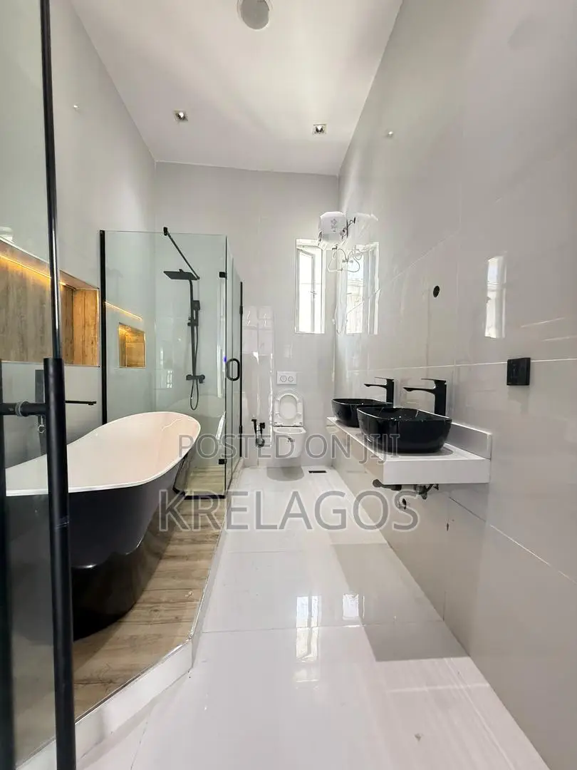 4bdrm Duplex in Ikota for sale in Ikota