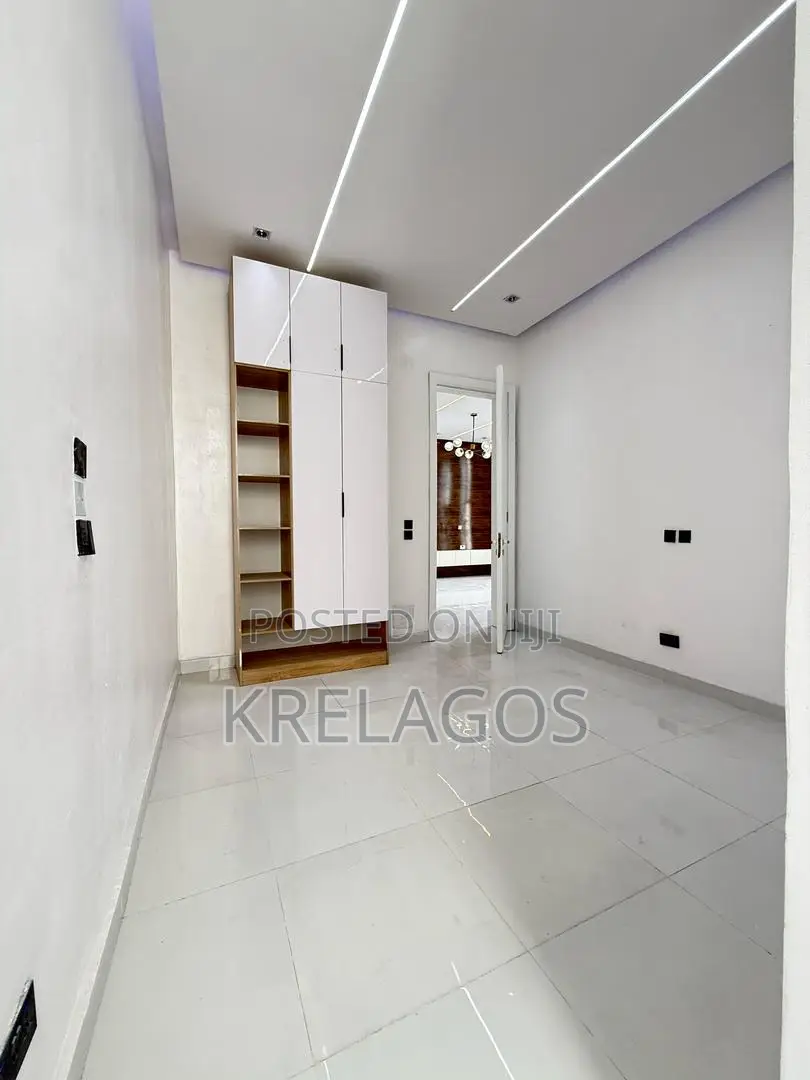 4bdrm Duplex in Ikota for sale in Ikota
