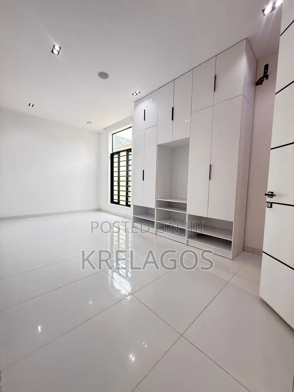 5bdrm Duplex in Ikota for sale in Ikota