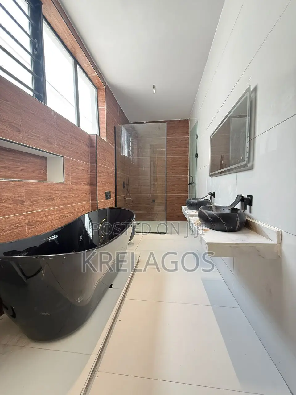 5bdrm Duplex in Ikota for sale in Ikota