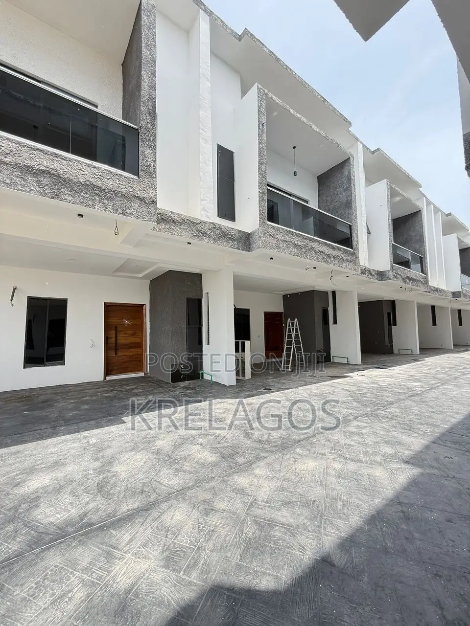 4bdrm Duplex in Ikota for sale in Ikota