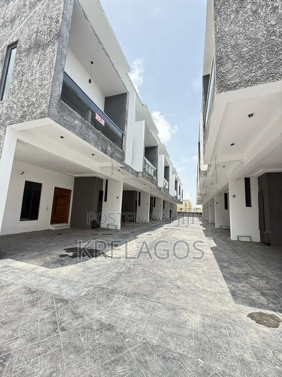 4bdrm Duplex in Ikota for sale in Ikota