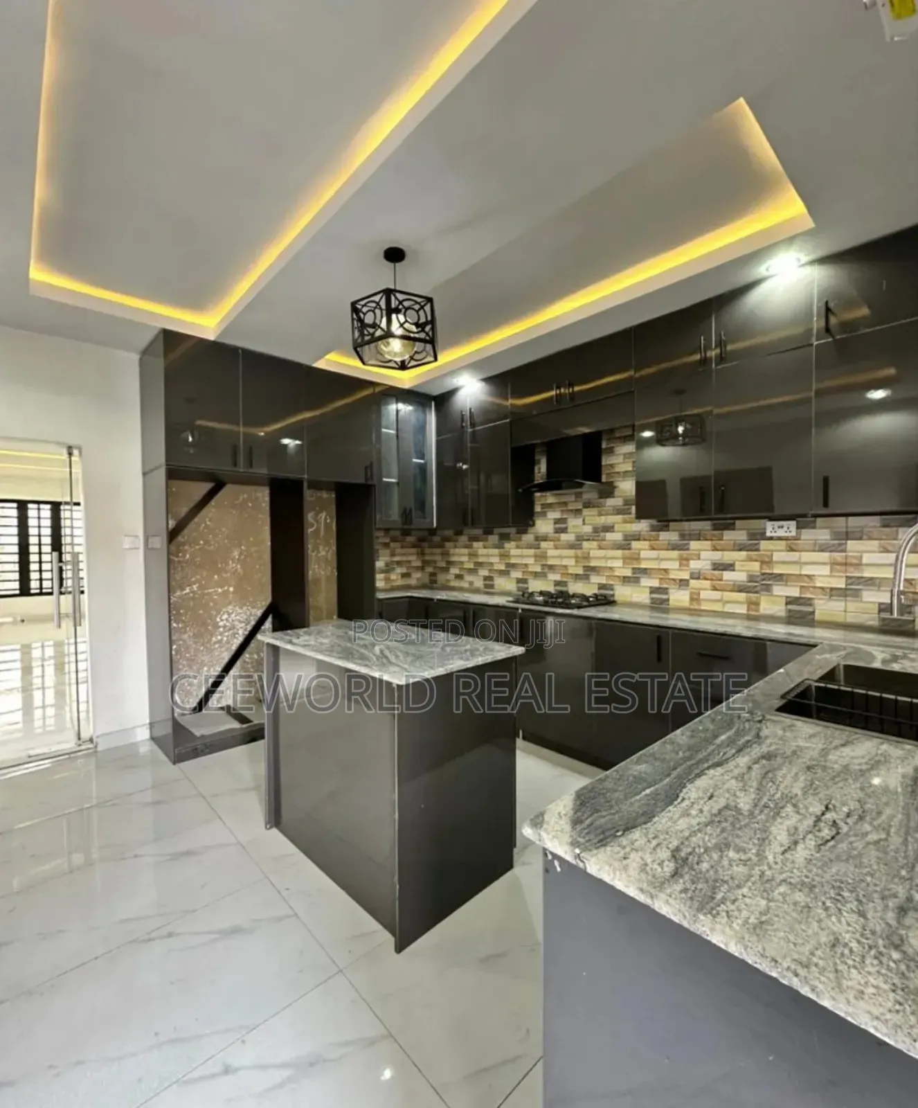 5bdrm Duplex in Carlton Gate Estate, Akobo for sale in Akobo