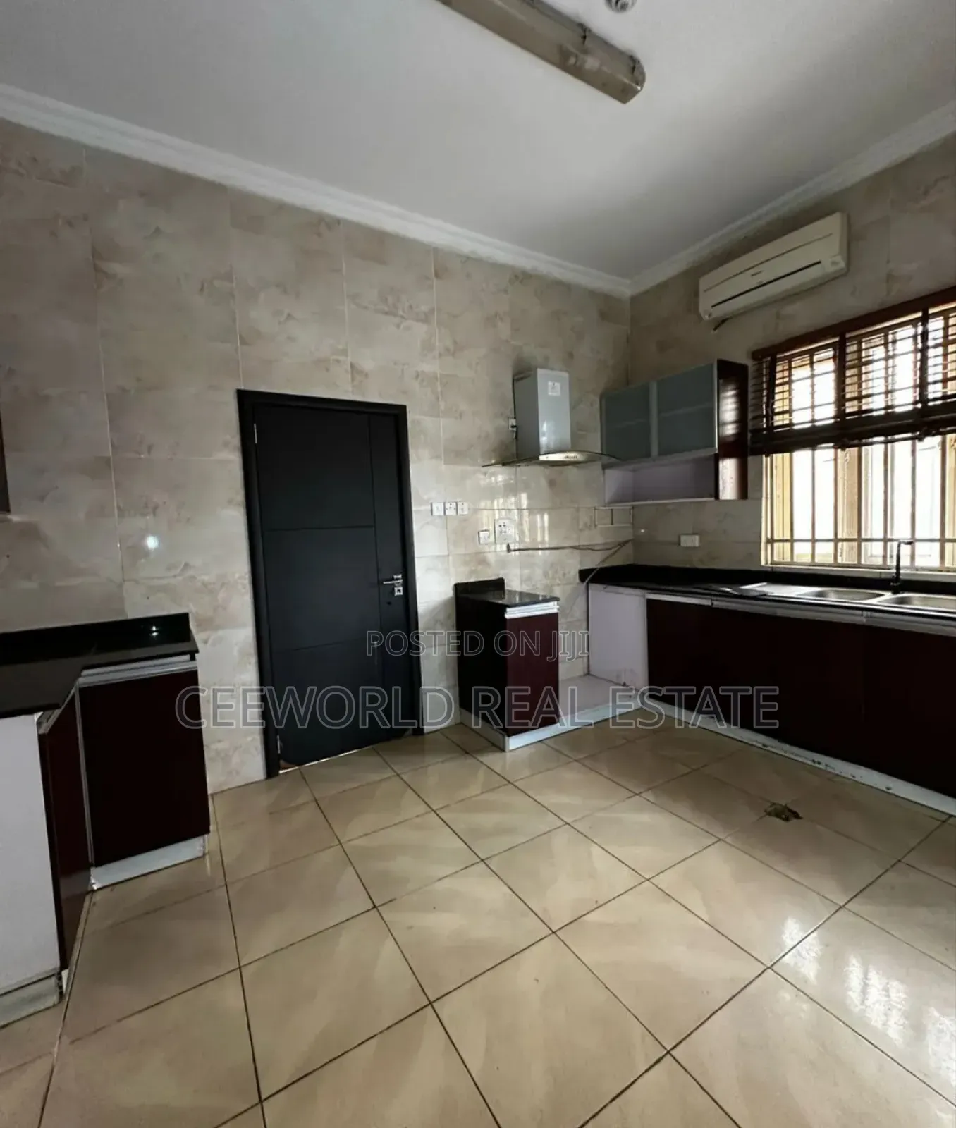 5bdrm Duplex in Olive Court Estates for sale in Agodi