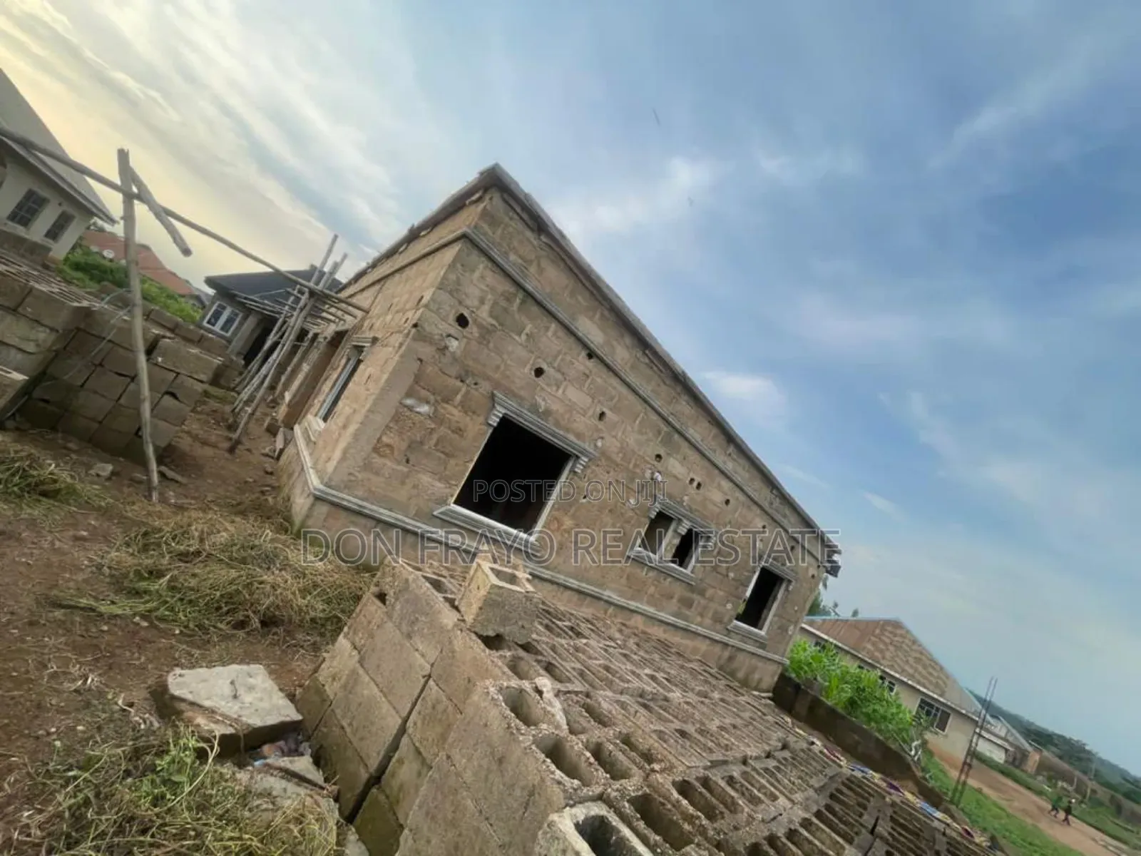 4 Flat Uncompleted Apartment At Aroro Yerokun Ojoo For Sale in Ojoo