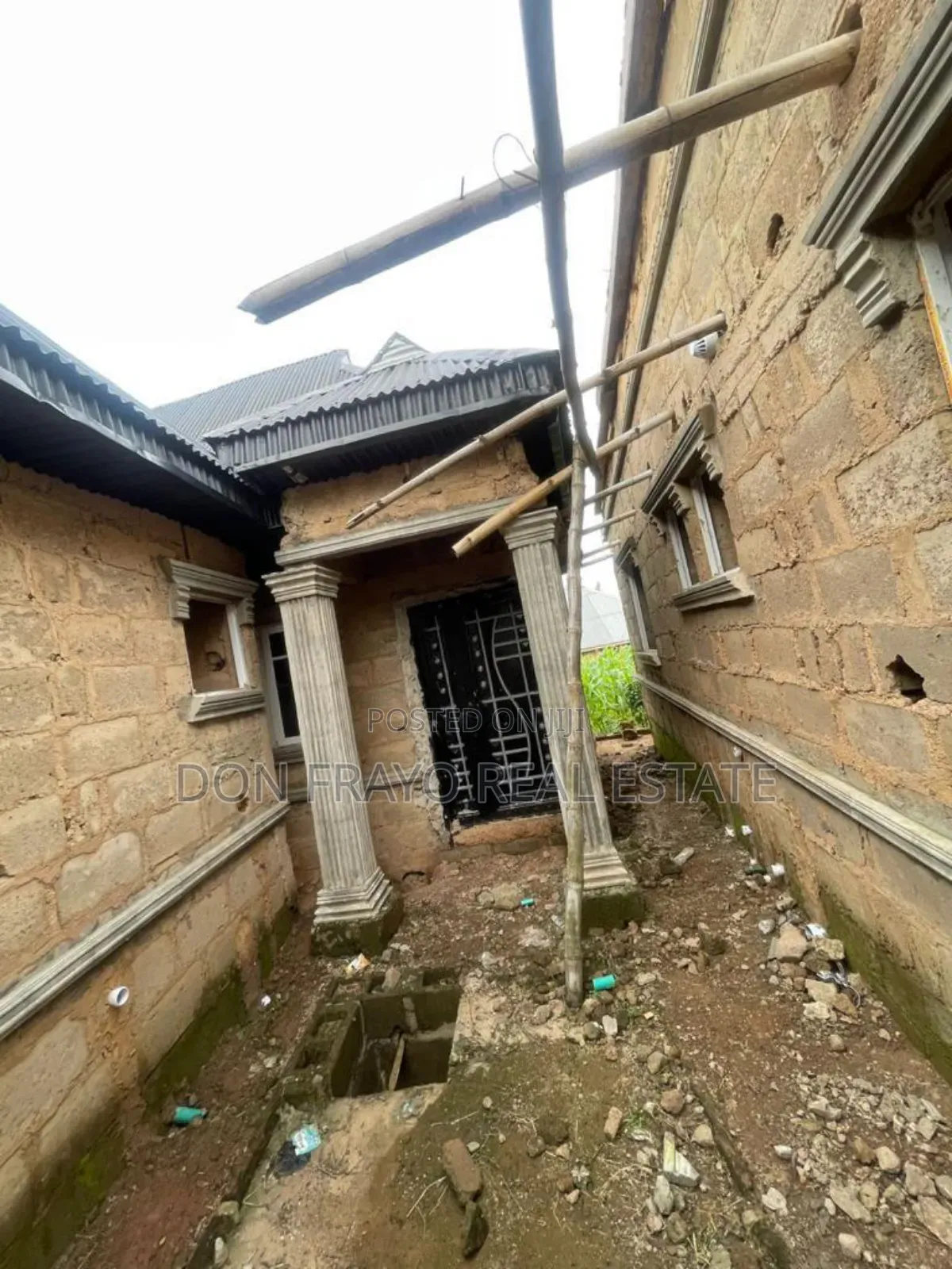 4 Flat Uncompleted Apartment At Aroro Yerokun Ojoo For Sale in Ojoo