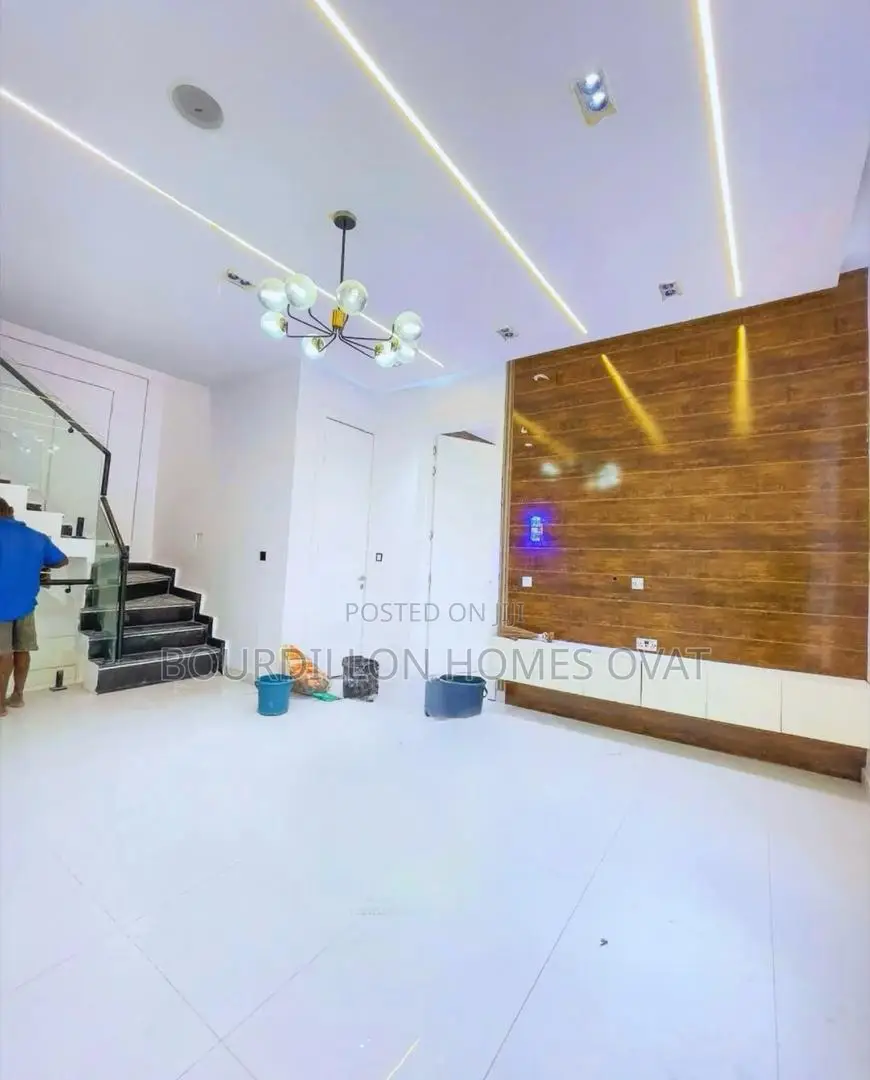 4bdrm Duplex in Ikota for sale in Ikota