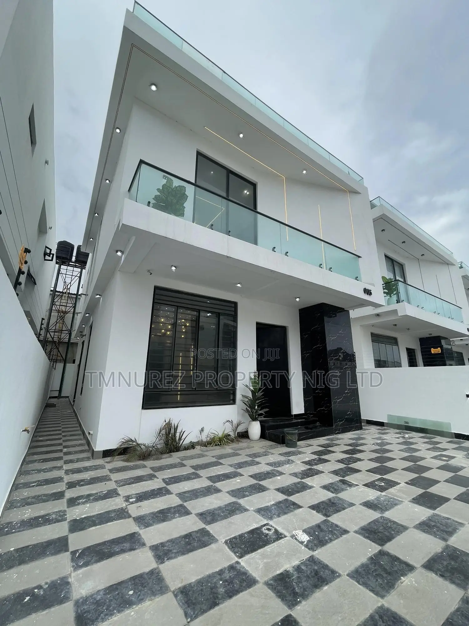 4bdrm Duplex in Royal Pine, Chevron for sale in Chevron