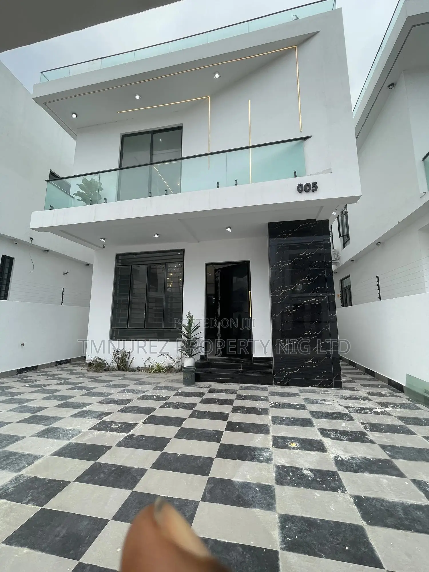 4bdrm Duplex in Royal Pine, Chevron for sale in Chevron