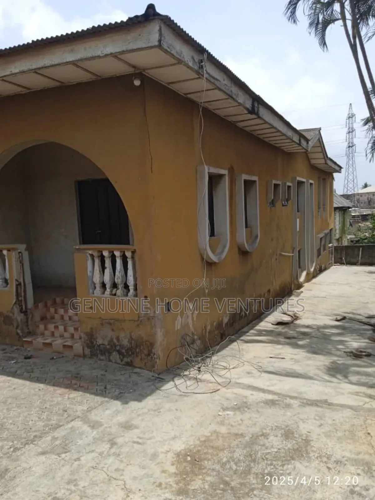 5bdrm Bungalow in Jumofak for sale in Jumofak