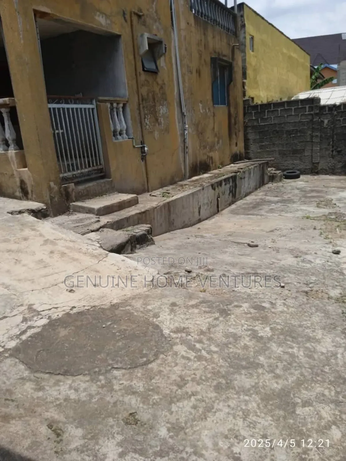5bdrm Bungalow in Jumofak for sale in Jumofak
