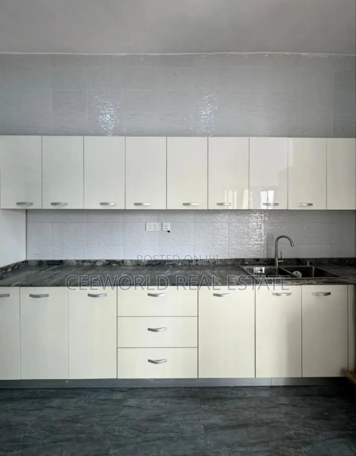 5bdrm Apartment in Carlton Gate Estate, Akobo for sale in Akobo