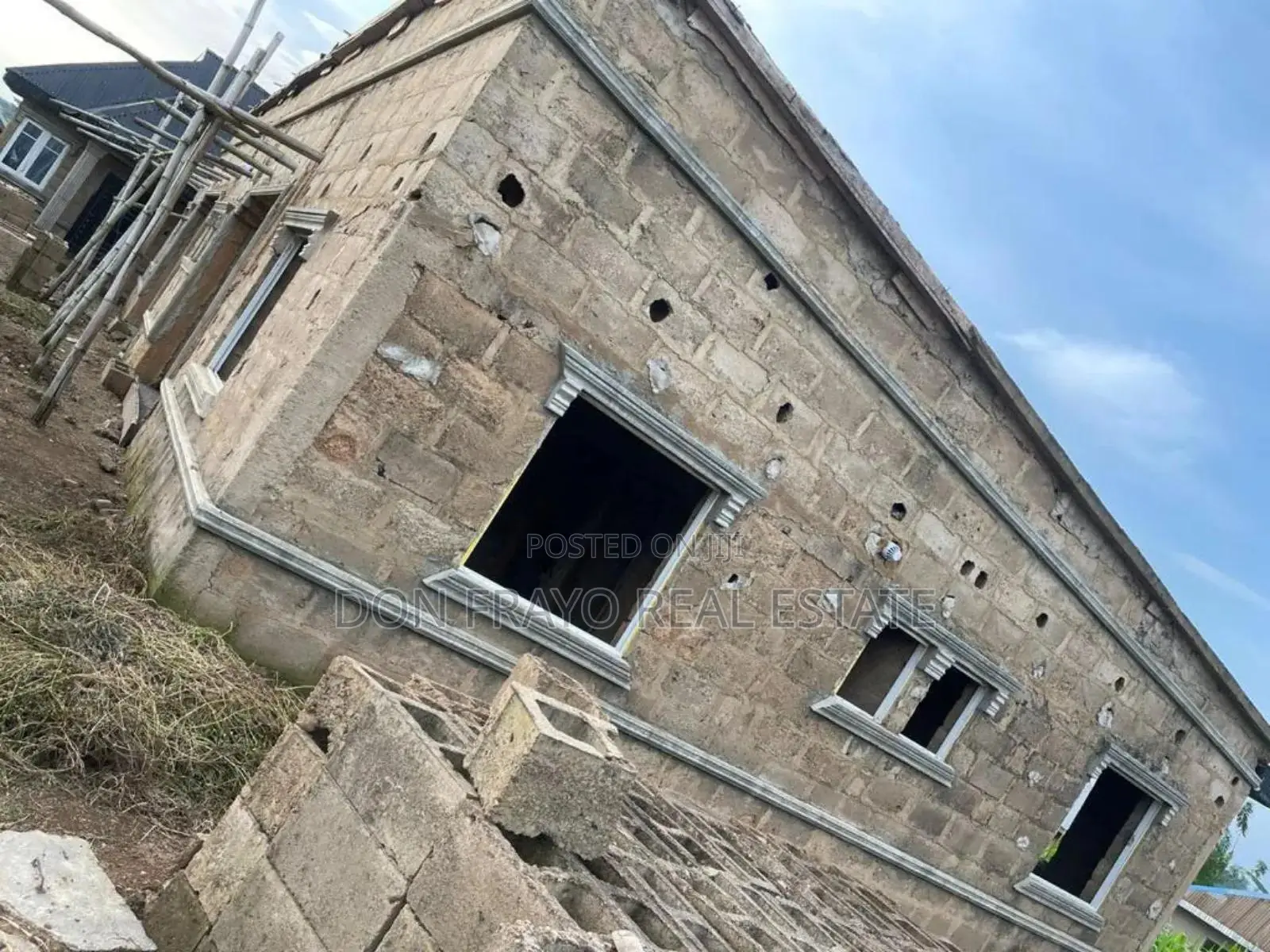 4 Flat Uncompleted Apartment At Aroro Yerokun Ojoo For Sale in Ojoo