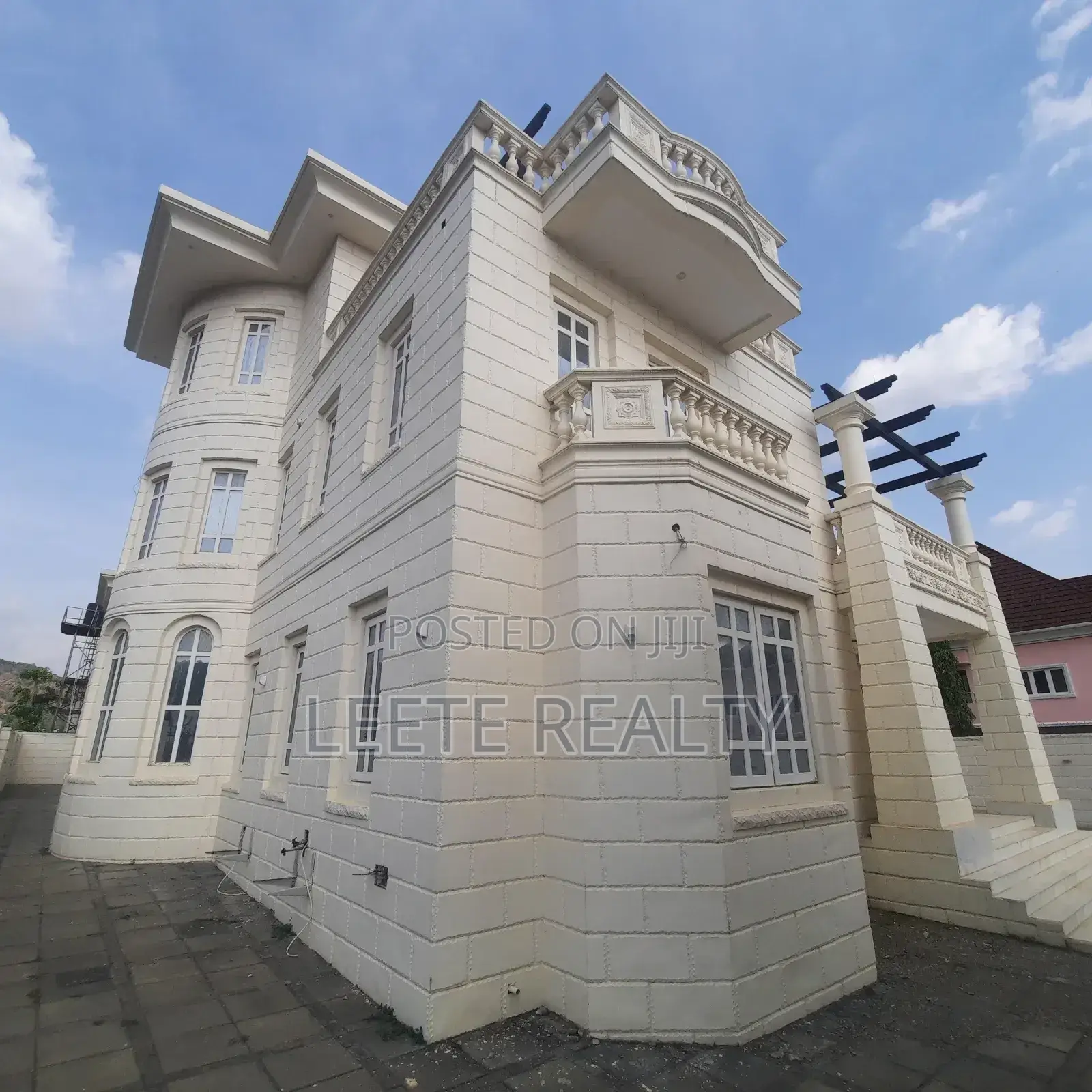 6bdrm Duplex in Katampe Extension for sale in Katampe Extension