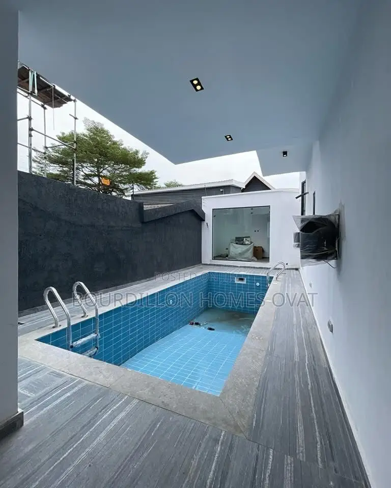 5bdrm Duplex in Lekki Phase 1 for sale in Lekki Phase 1