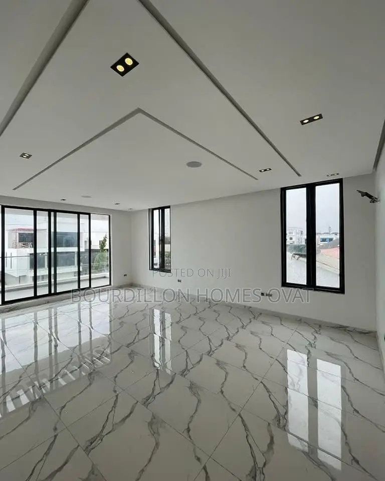 5bdrm Duplex in Lekki Phase 1 for sale in Lekki Phase 1