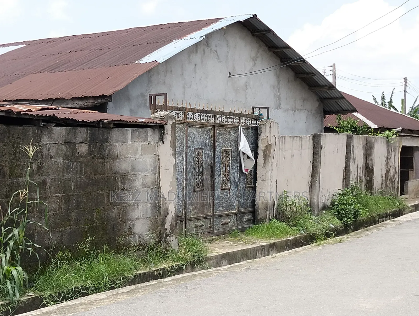 10bdrm Bungalow in Ehi Road , Aba ,Abia for sale in Aba North