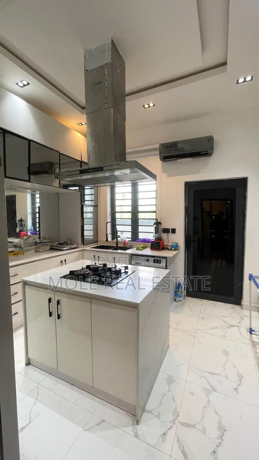 Furnished 3bdrm Apartment in Adeola, Victoria Island for sale in Victoria Island