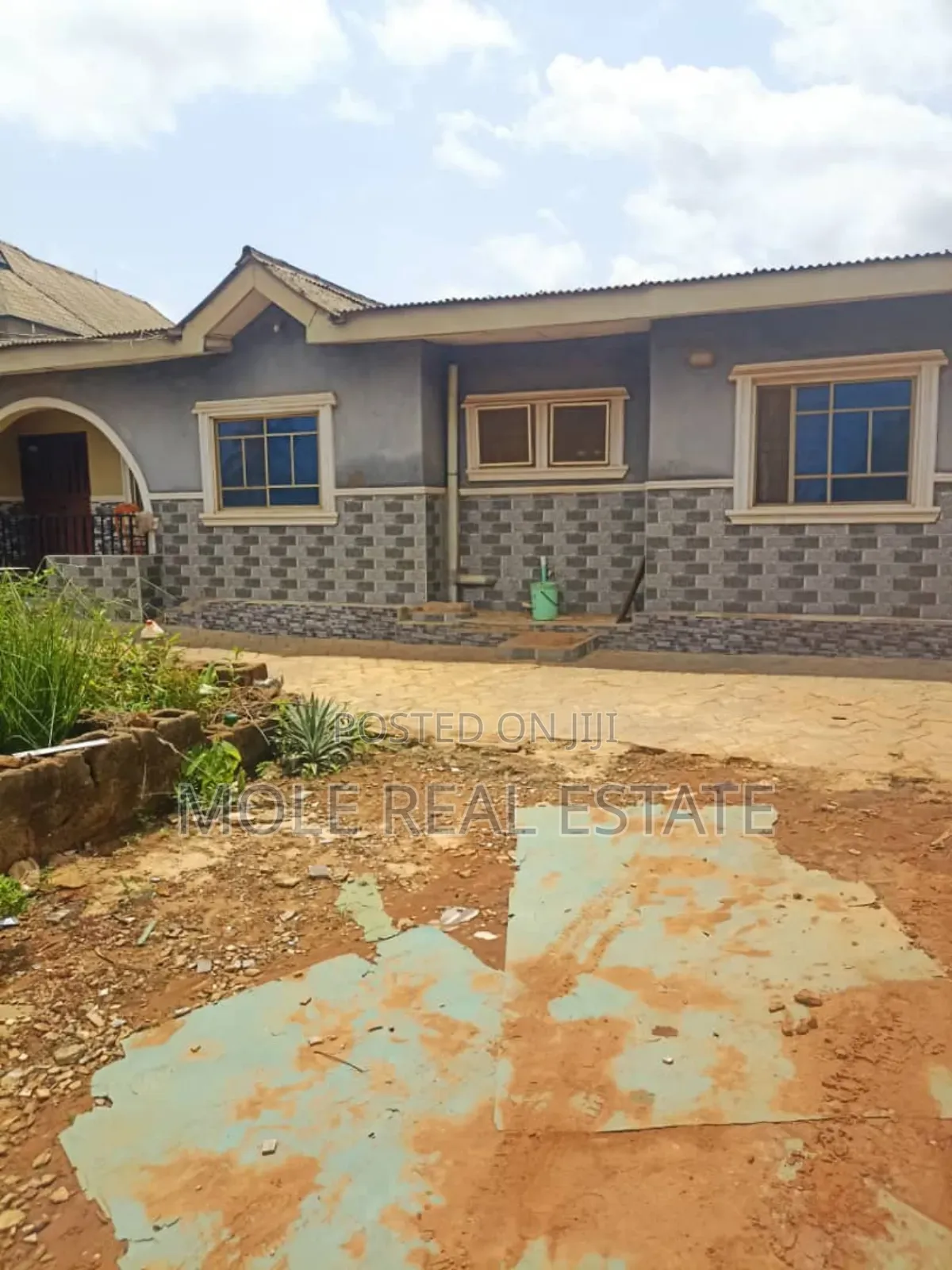4bdrm Bungalow in Mopol Juntion Ayobo for sale in Ayobo