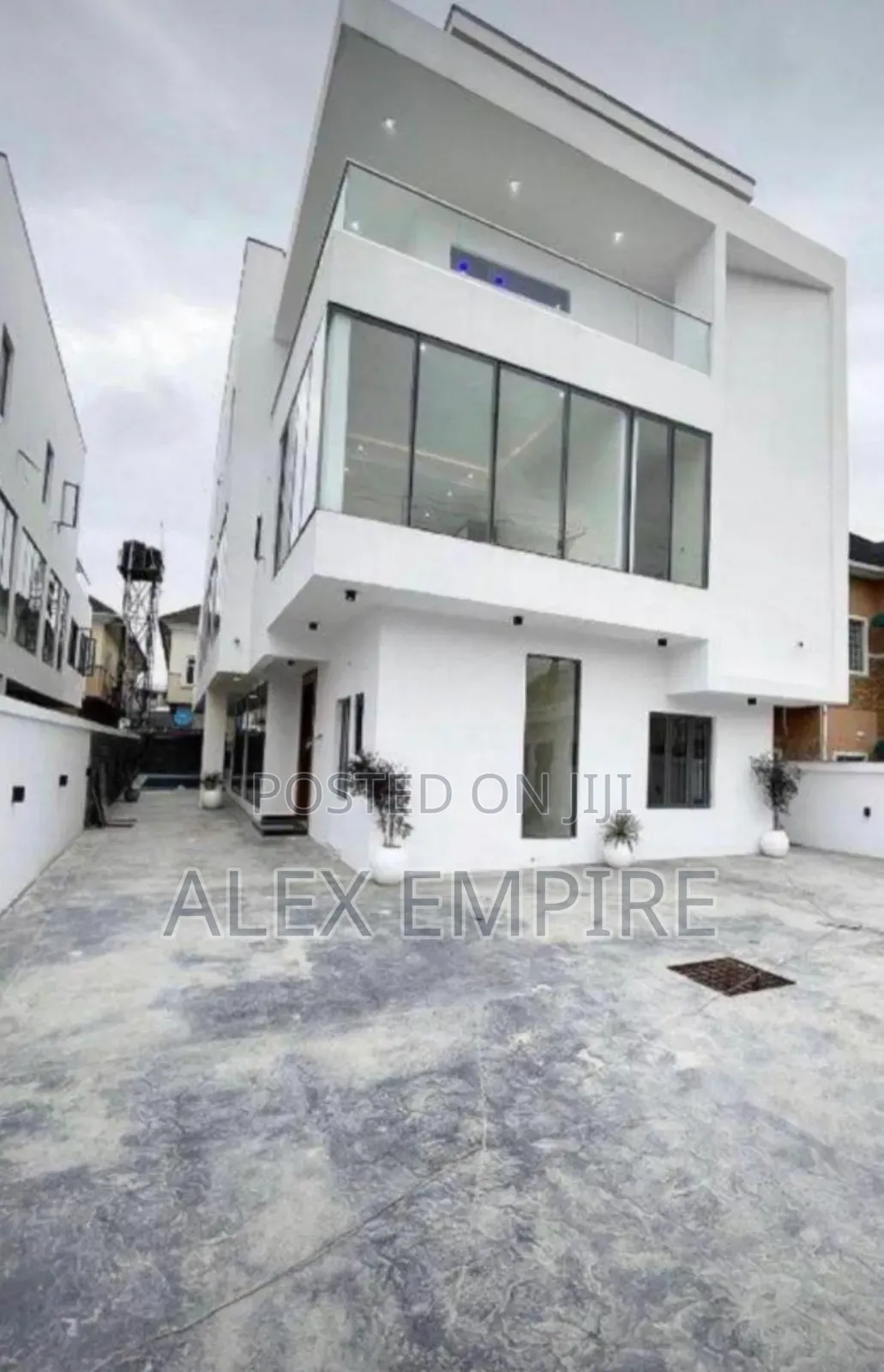 5bdrm Duplex in Lekki Phase 1 for sale in Lekki Phase 1