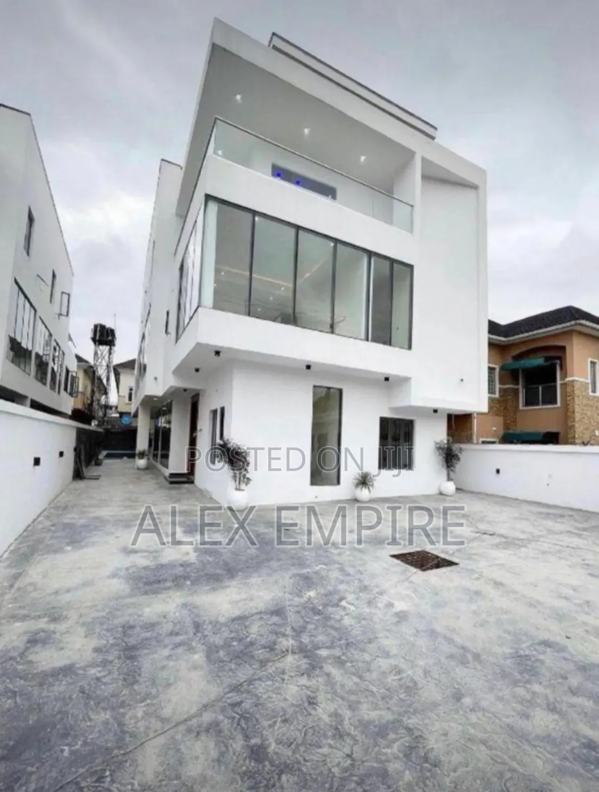 5bdrm Duplex in Lekki Phase 1 for sale in Lekki Phase 1