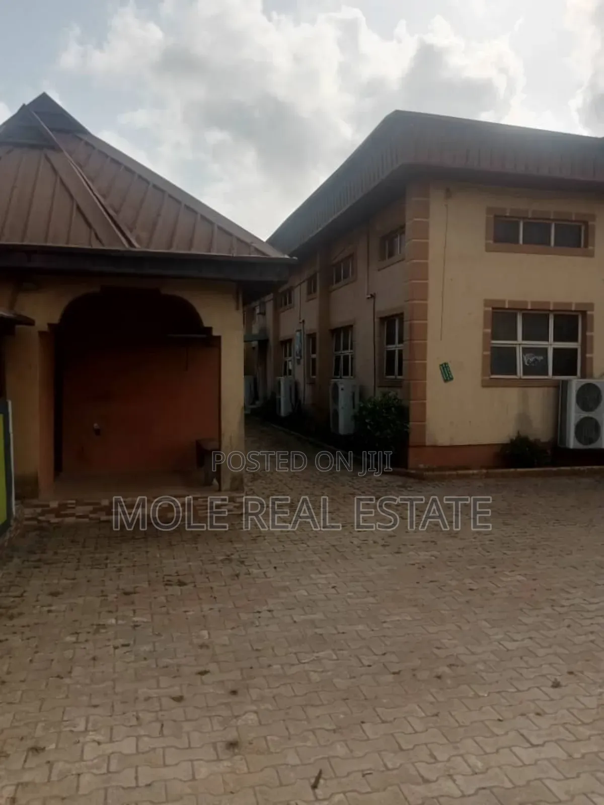 Smart Investor Roi Funtional Event Center Lasu Expressway in Igando / Ikotun/Igando
