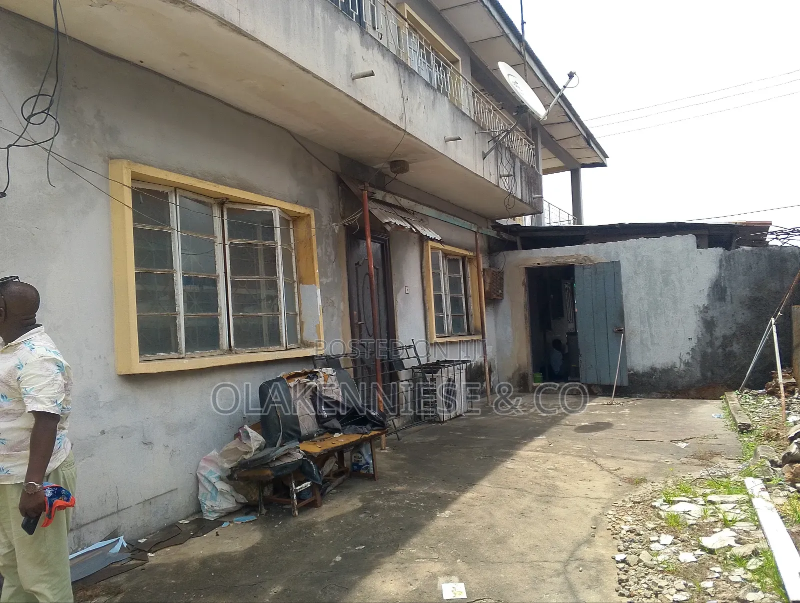 Story Building of 5edroom Each Up /Down in Ogunlana