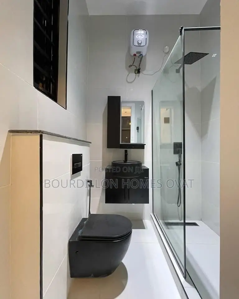 5bdrm Duplex in Chevron for sale in Chevron