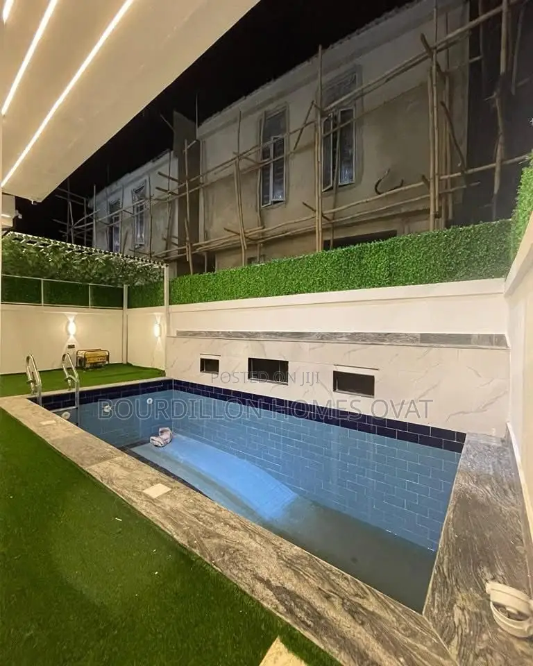 5bdrm Duplex in Chevron for sale in Chevron
