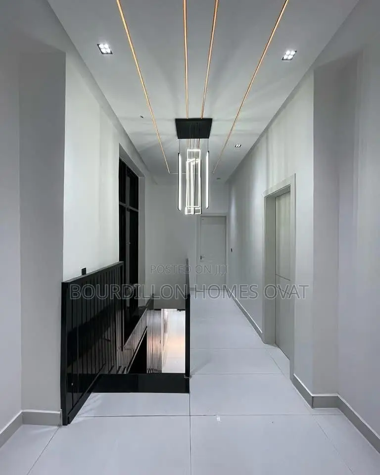 5bdrm Duplex in Chevron for sale in Chevron