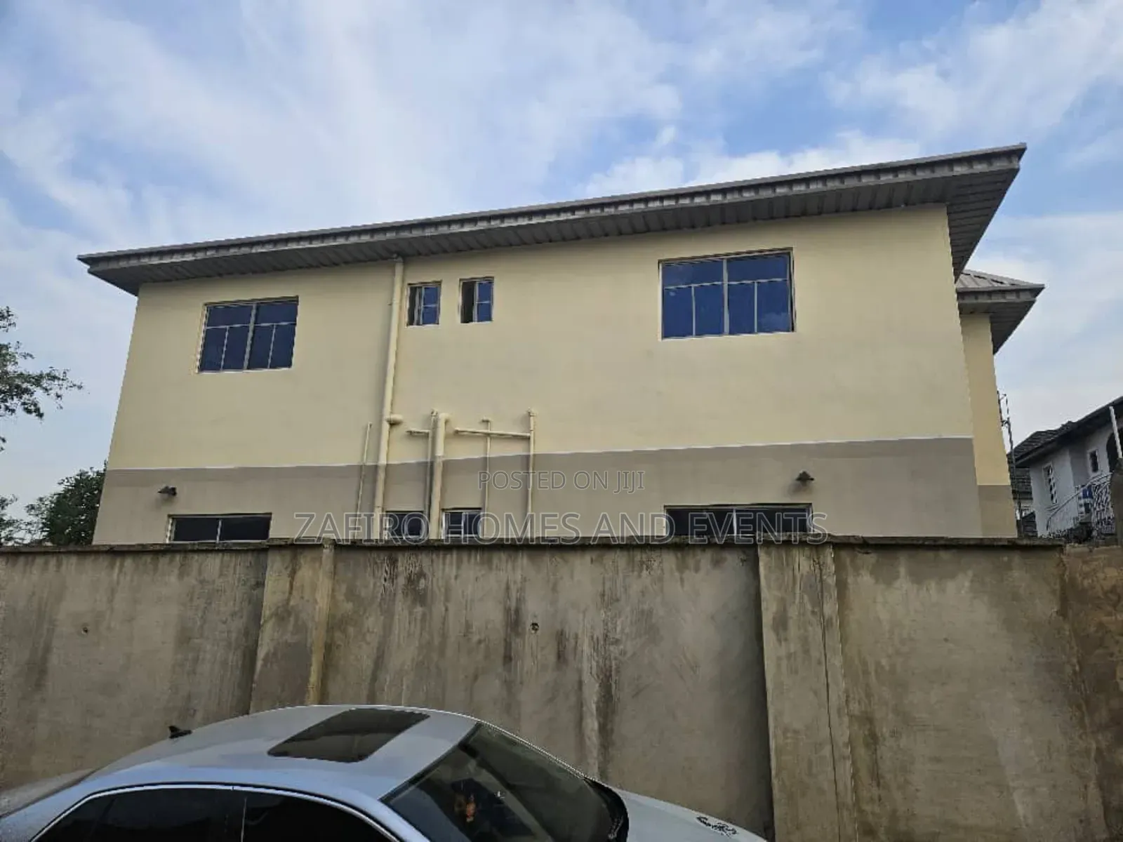 12bdrm Apartment in Akuru, Elebu Off, Ibadan for sale in Ibadan