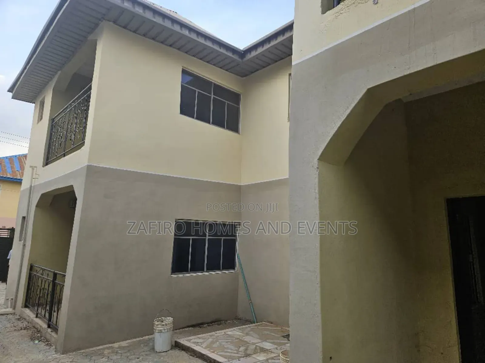 12bdrm Apartment in Akuru, Elebu Off, Ibadan for sale in Ibadan