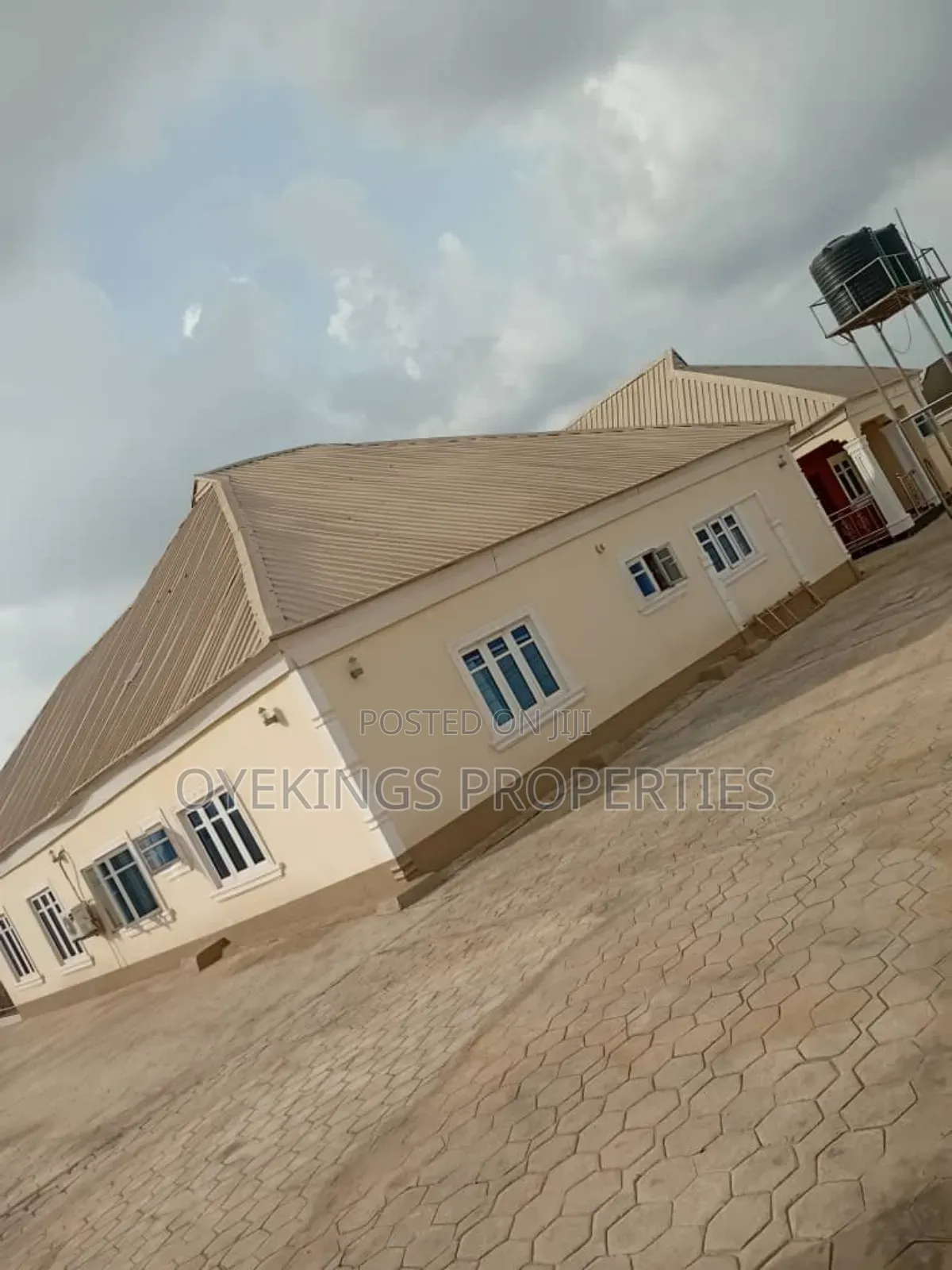 12bdrm Block of Flats in Mogana, Akala Express for sale in Akala Express