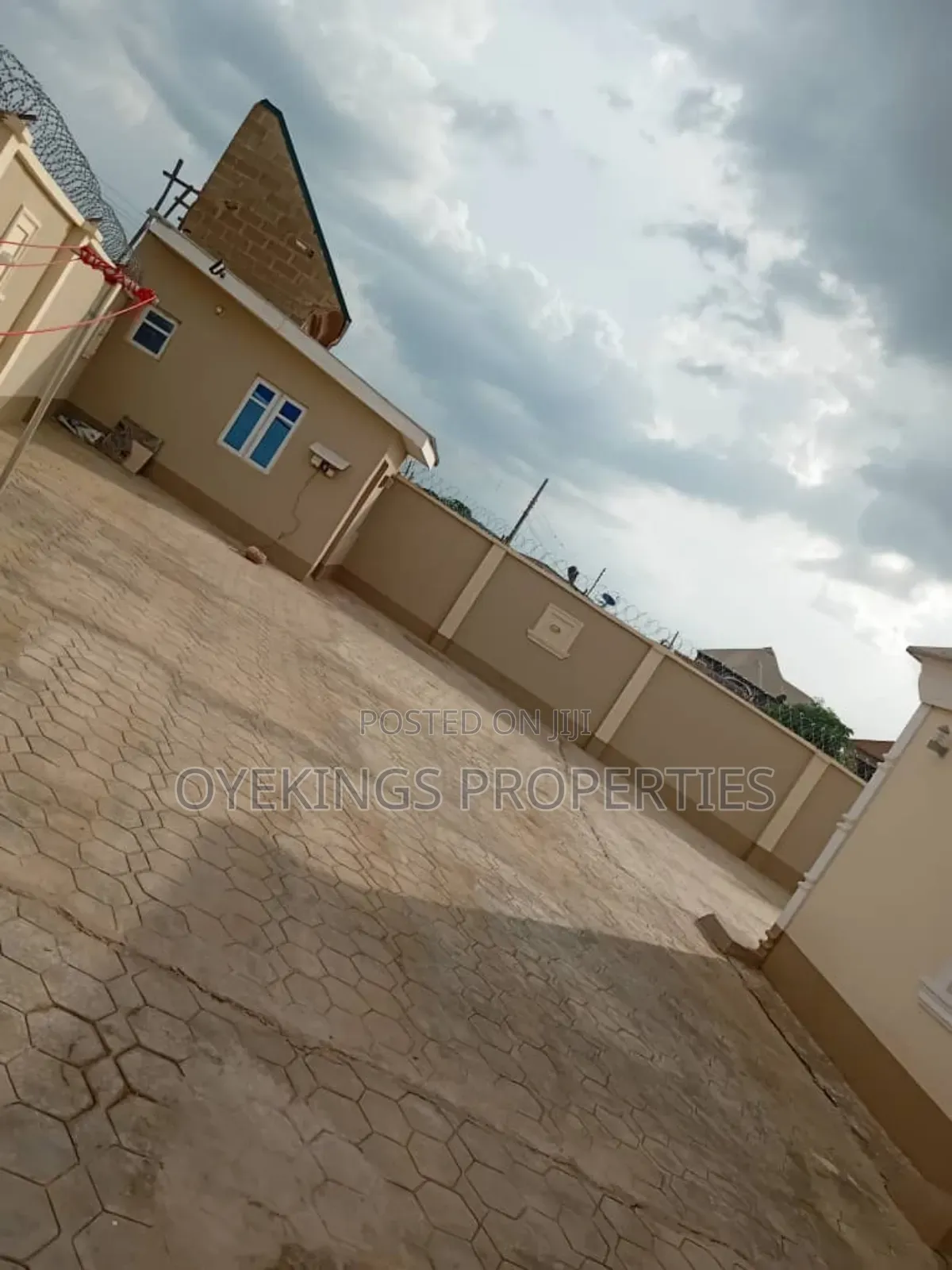 12bdrm Block of Flats in Mogana, Akala Express for sale in Akala Express