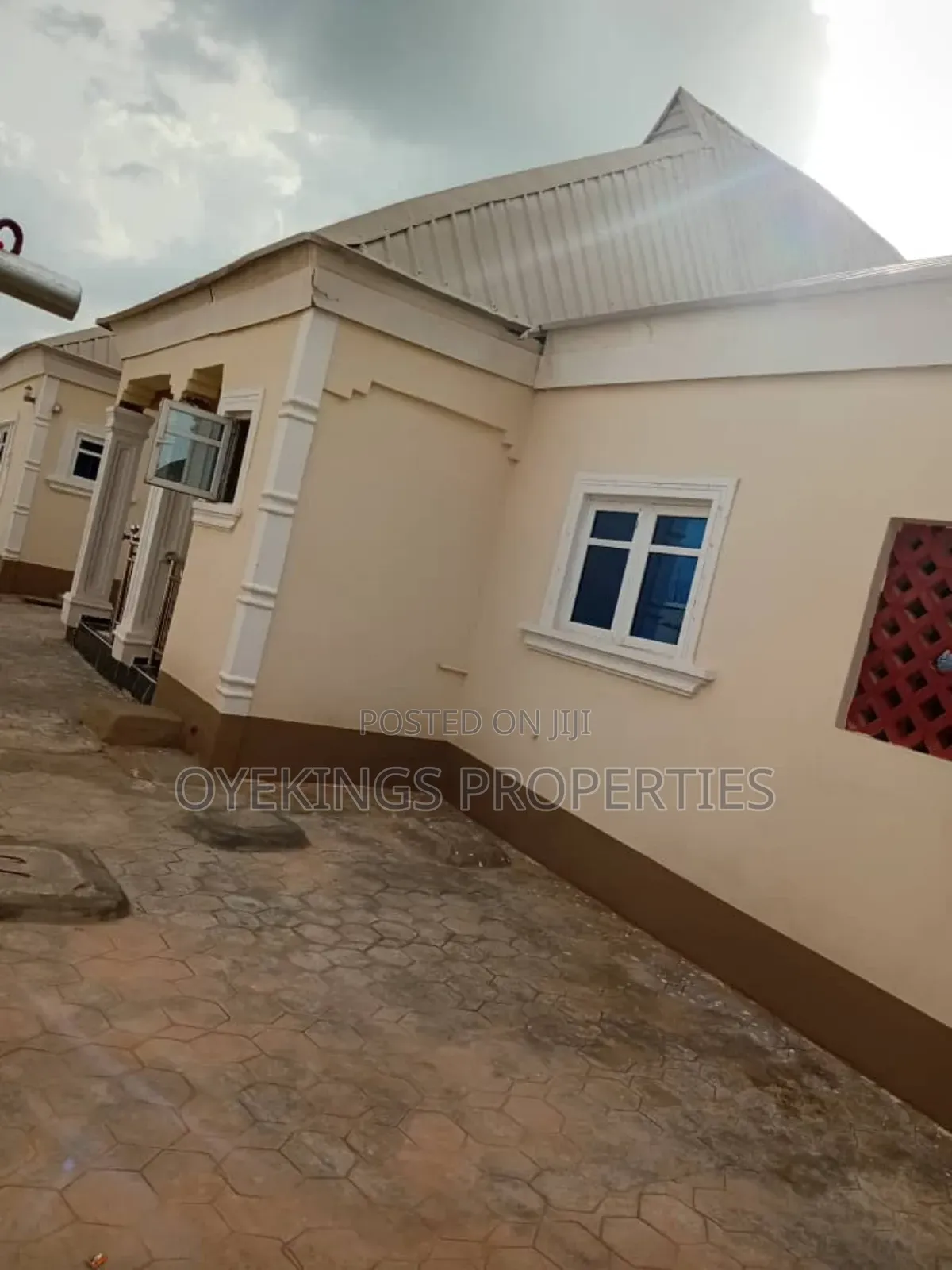 12bdrm Block of Flats in Mogana, Akala Express for sale in Akala Express