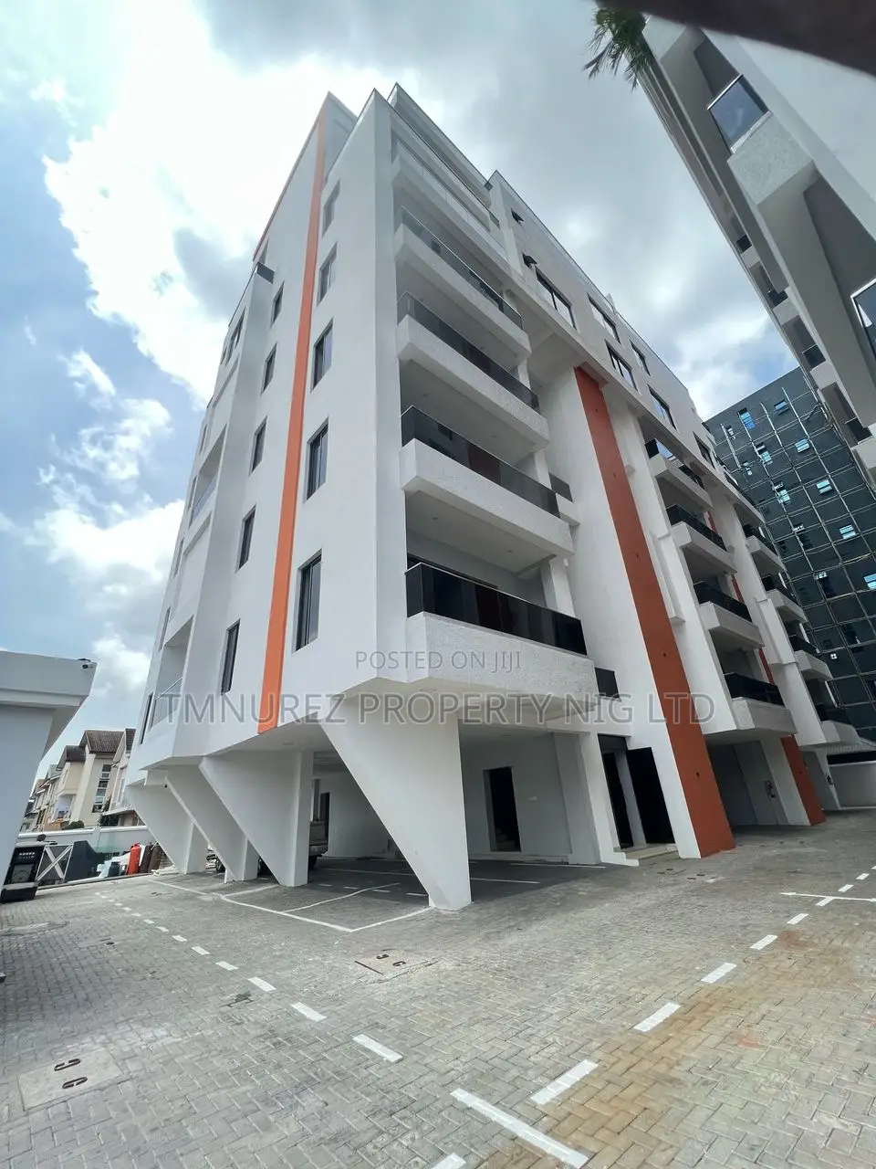 4bdrm Duplex in Admiralty, Lekki Phase 1 for rent in Lekki Phase 1