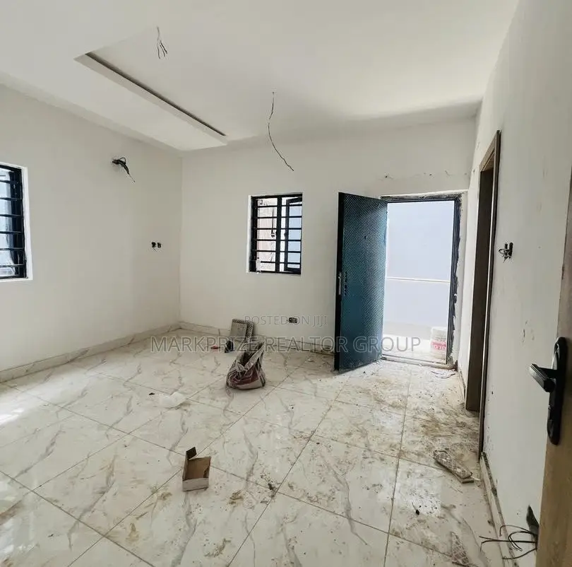 4bdrm Duplex in Omole Phase 1 Ikeja for sale in Omole Phase 1