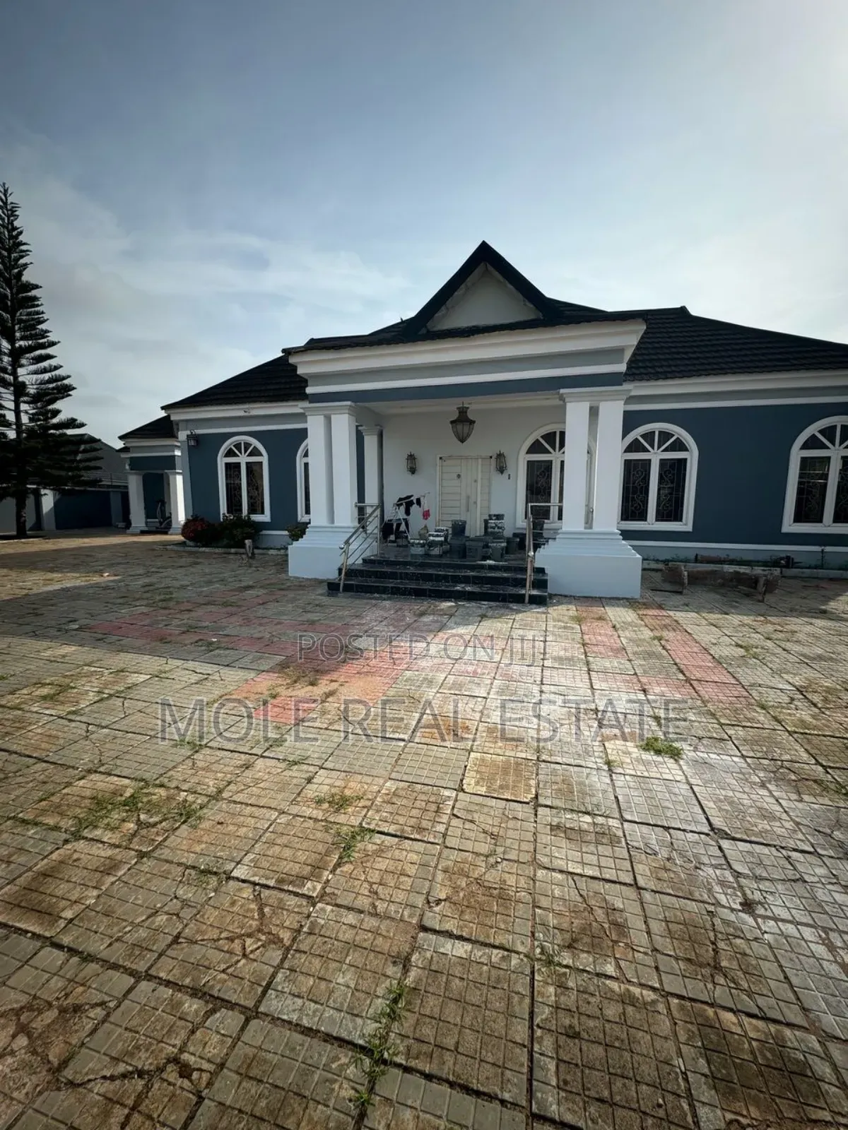 Luxery 72 Rooms Suites Along Leki Epe Highway in Agungi