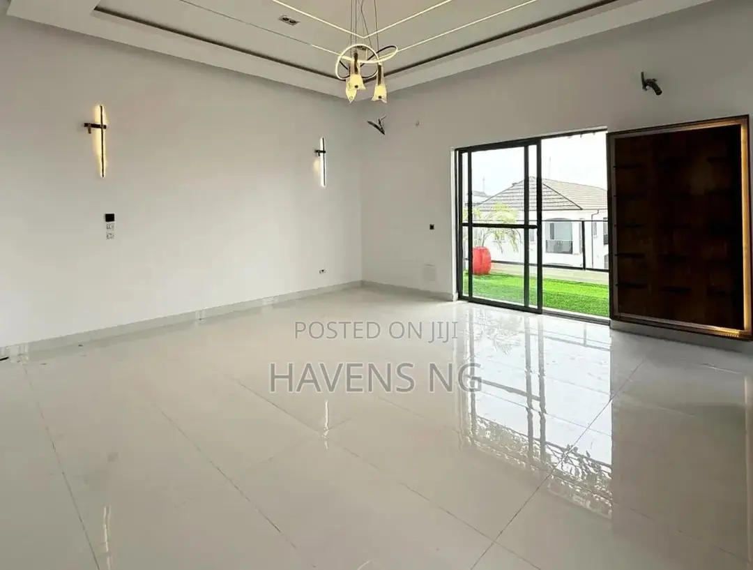4bdrm Duplex in Ikota for sale in Ikota