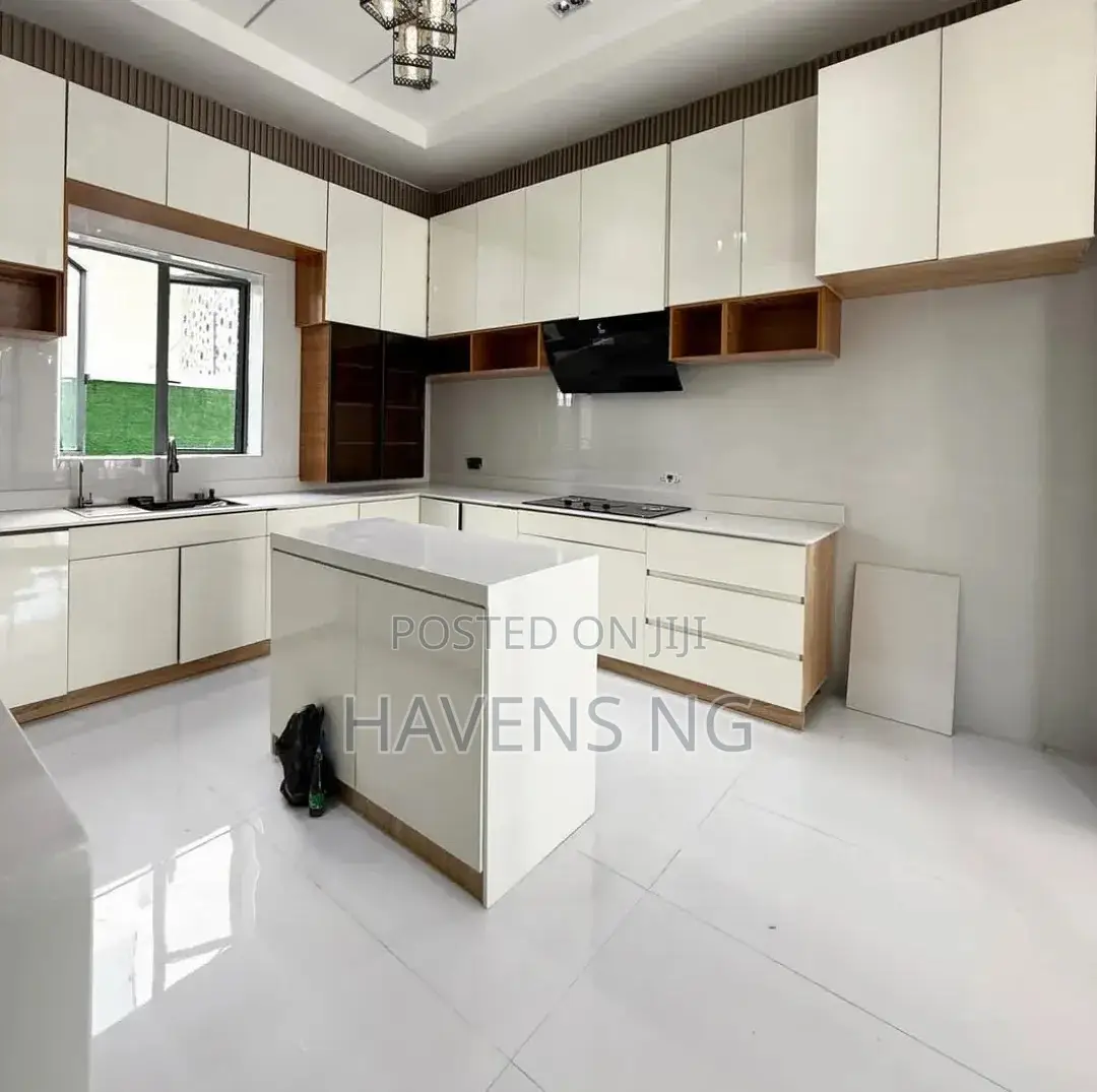 4bdrm Duplex in Ikota for sale in Ikota