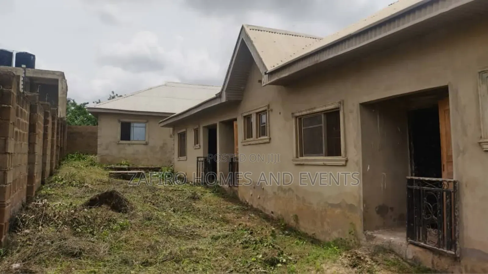 18bdrm Apartment in Isokan Estate, Ibadan for sale in Ibadan
