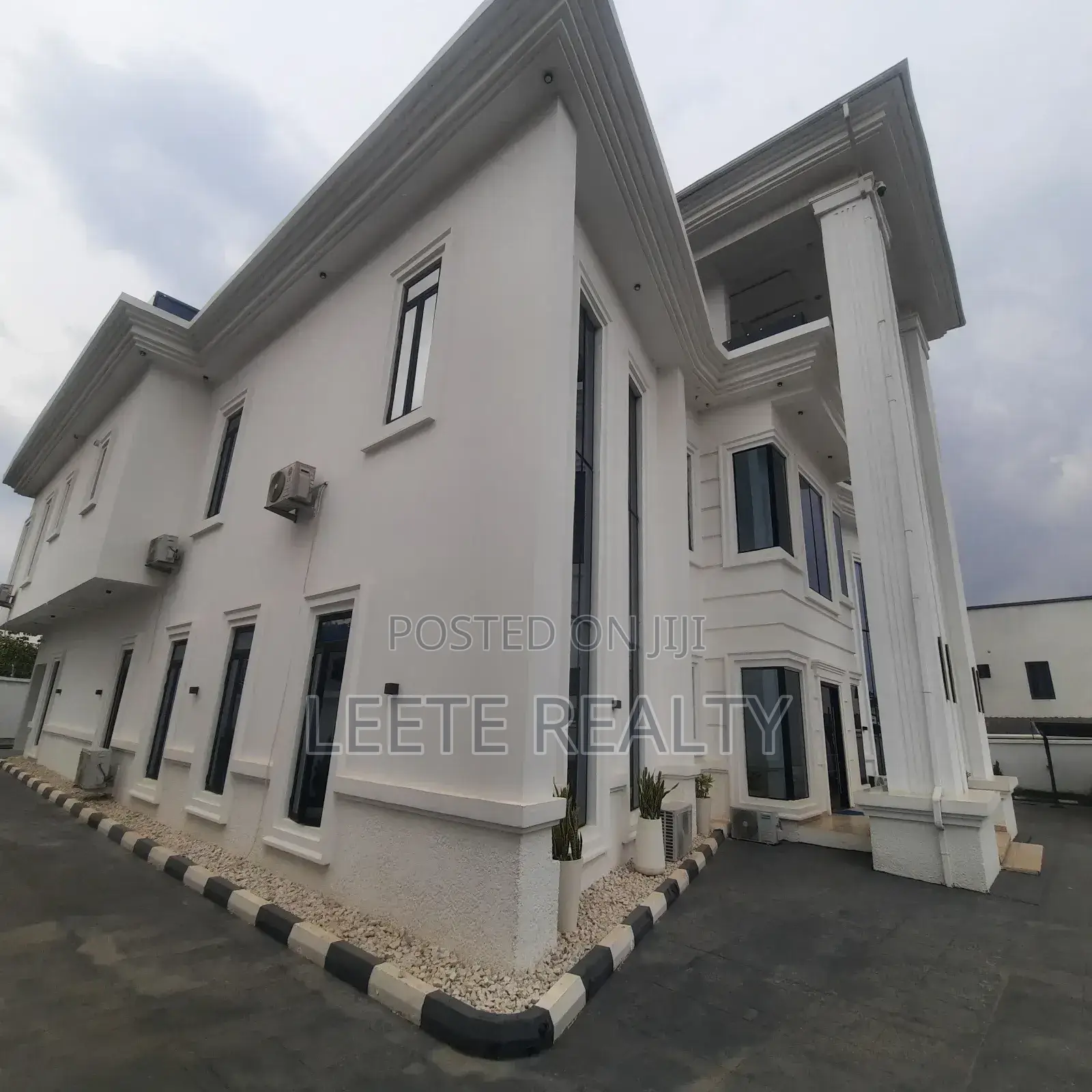 8bdrm Duplex in Guzape District for sale in Guzape District