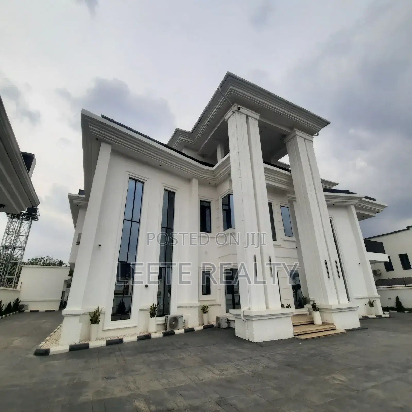 8bdrm Duplex in Guzape District for sale in Guzape District