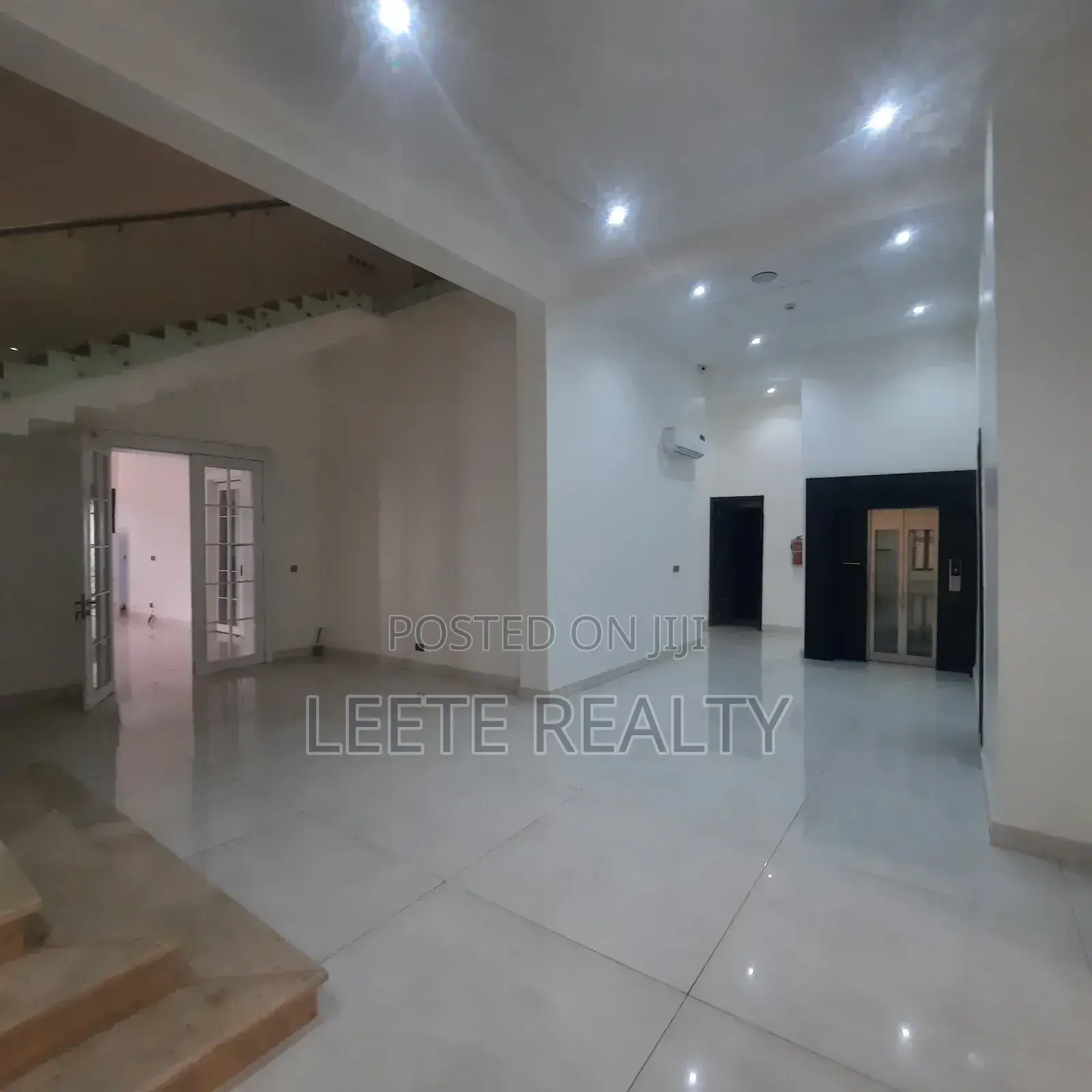 8bdrm Duplex in Guzape District for sale in Guzape District