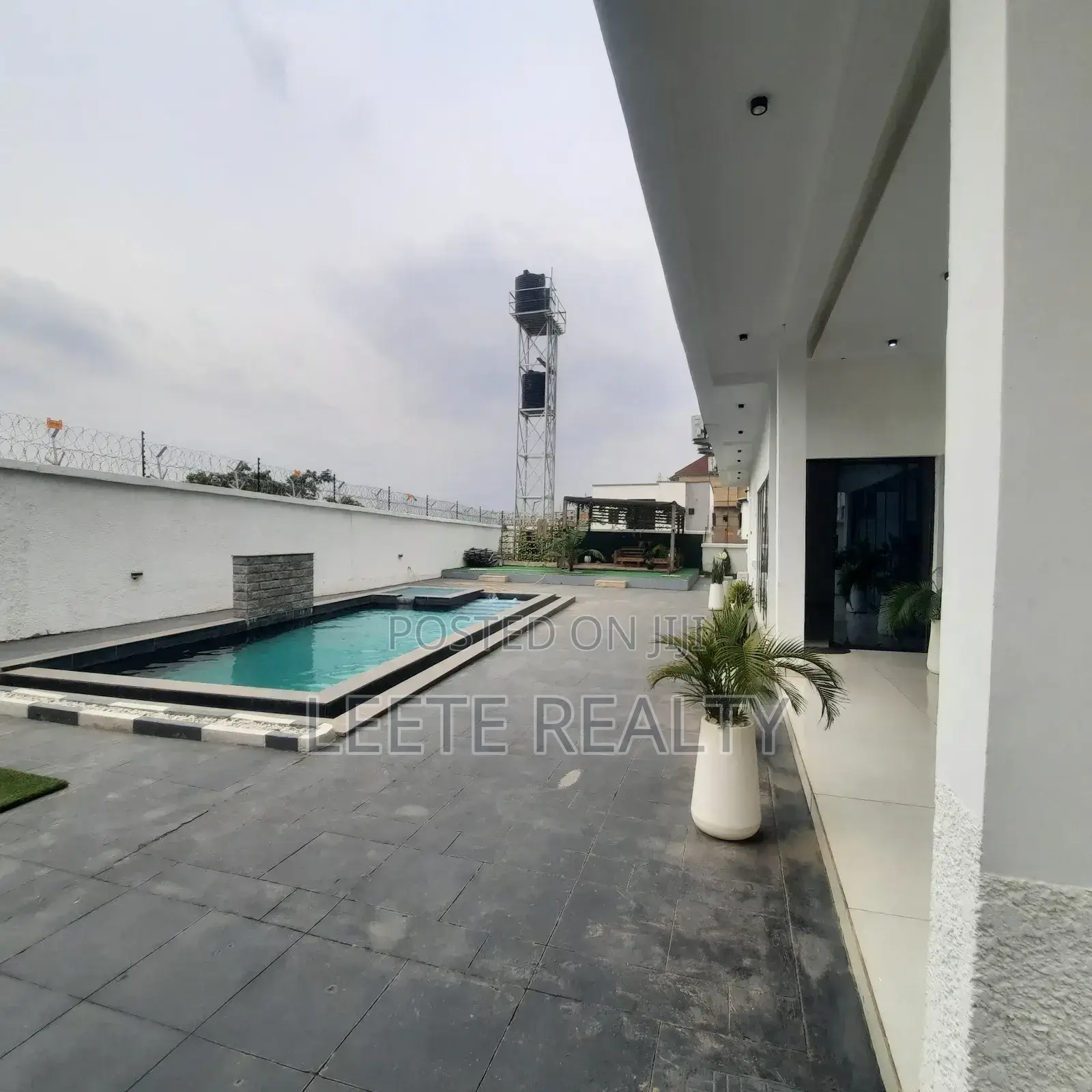 8bdrm Duplex in Guzape District for sale in Guzape District