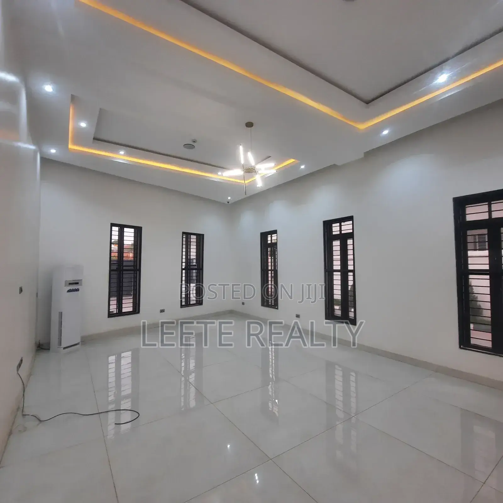 8bdrm Duplex in Guzape District for sale in Guzape District
